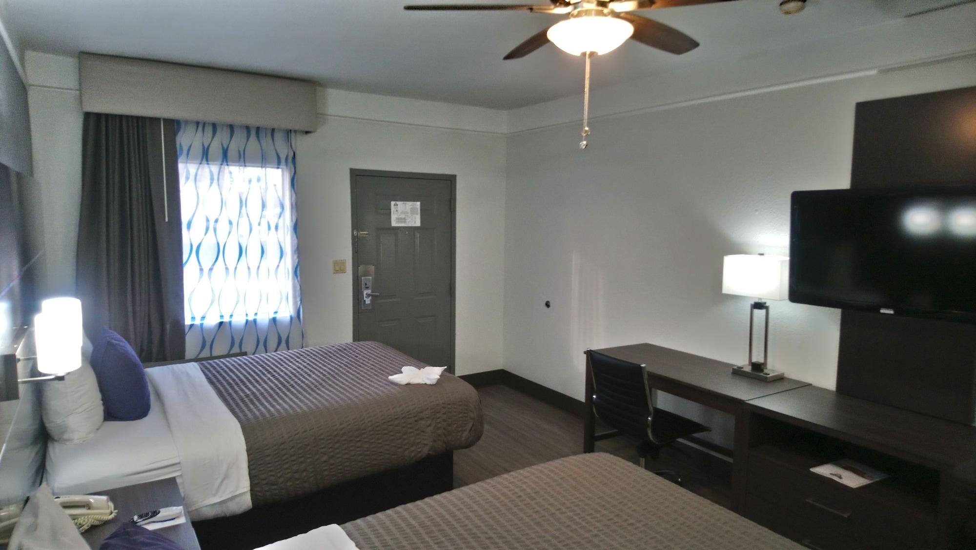 Days Inn & Suites By Wyndham Webster Nasa-Clearlake-Houston Esterno foto