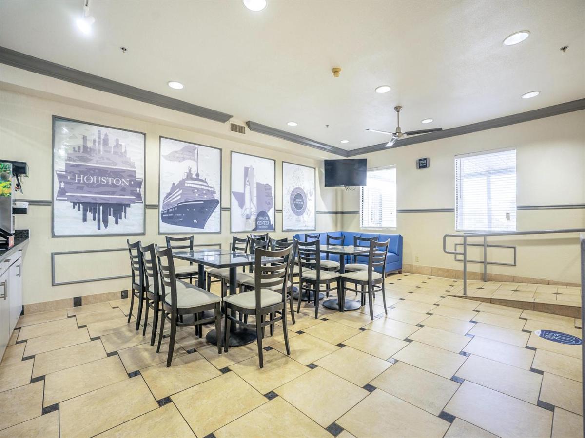 Days Inn & Suites By Wyndham Webster Nasa-Clearlake-Houston Esterno foto