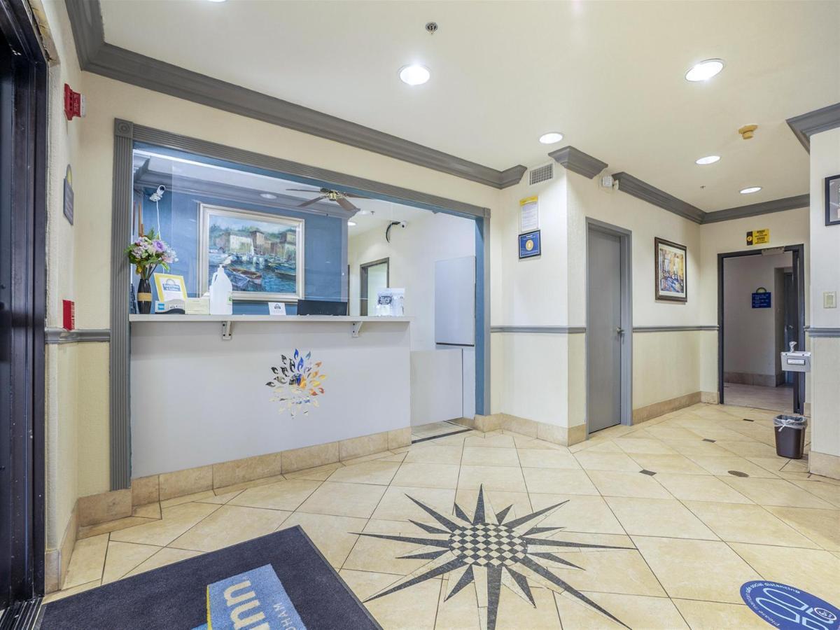 Days Inn & Suites By Wyndham Webster Nasa-Clearlake-Houston Esterno foto