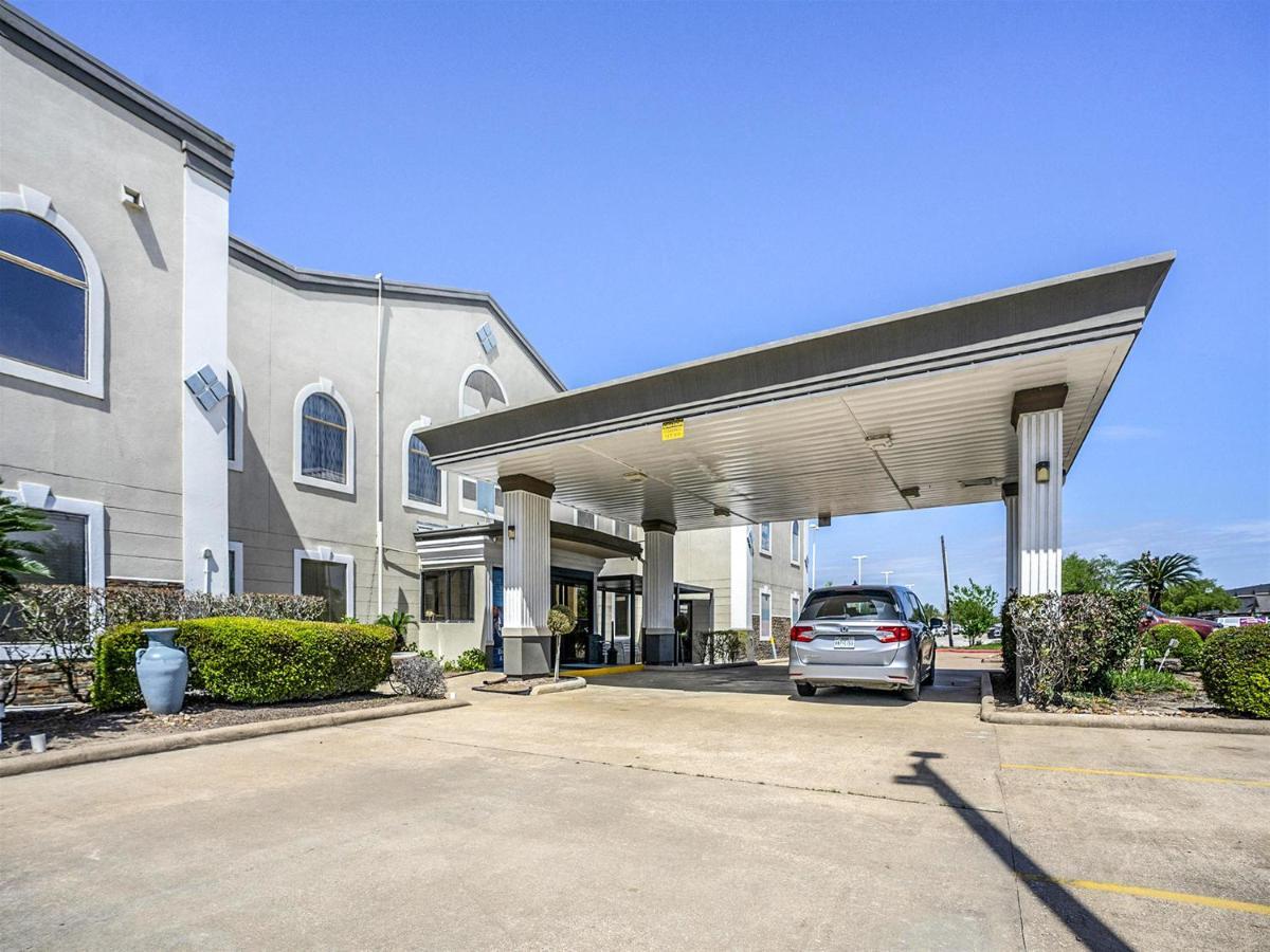 Days Inn & Suites By Wyndham Webster Nasa-Clearlake-Houston Esterno foto