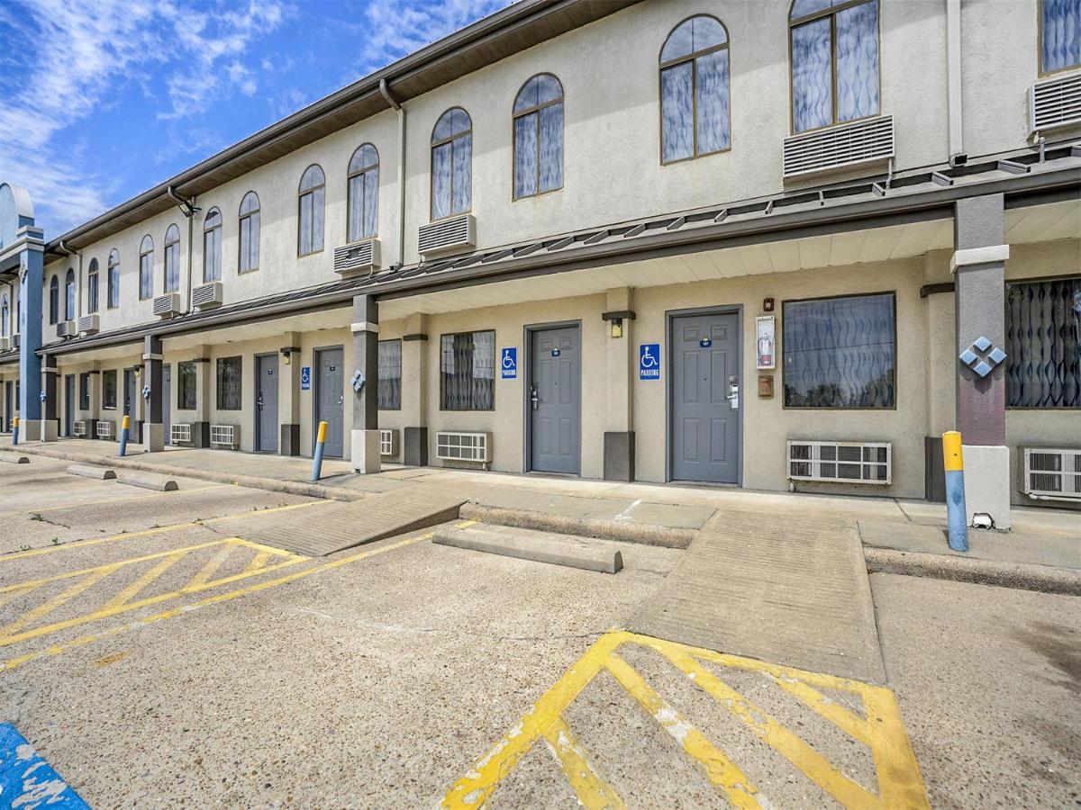 Days Inn & Suites By Wyndham Webster Nasa-Clearlake-Houston Esterno foto