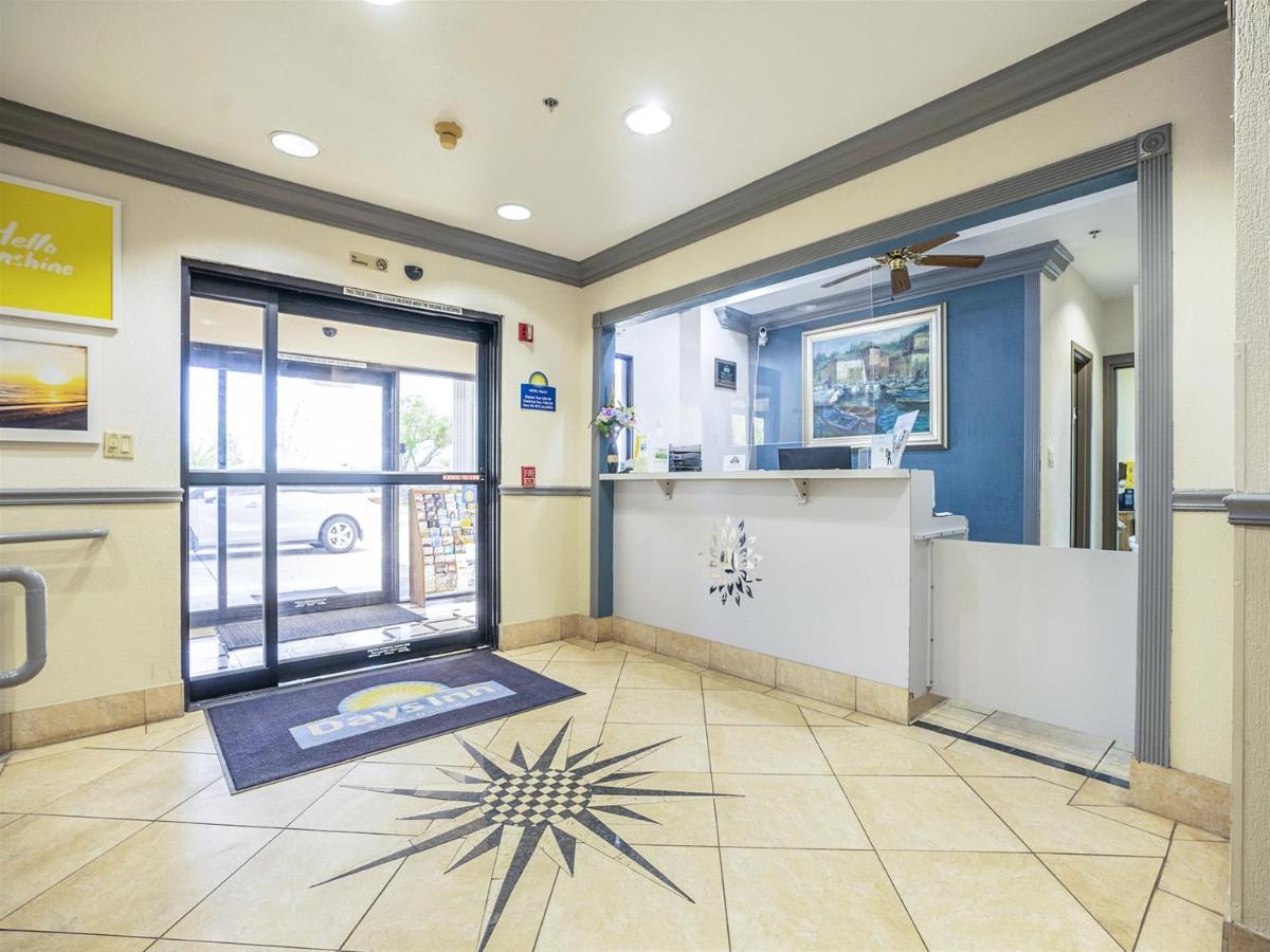 Days Inn & Suites By Wyndham Webster Nasa-Clearlake-Houston Esterno foto