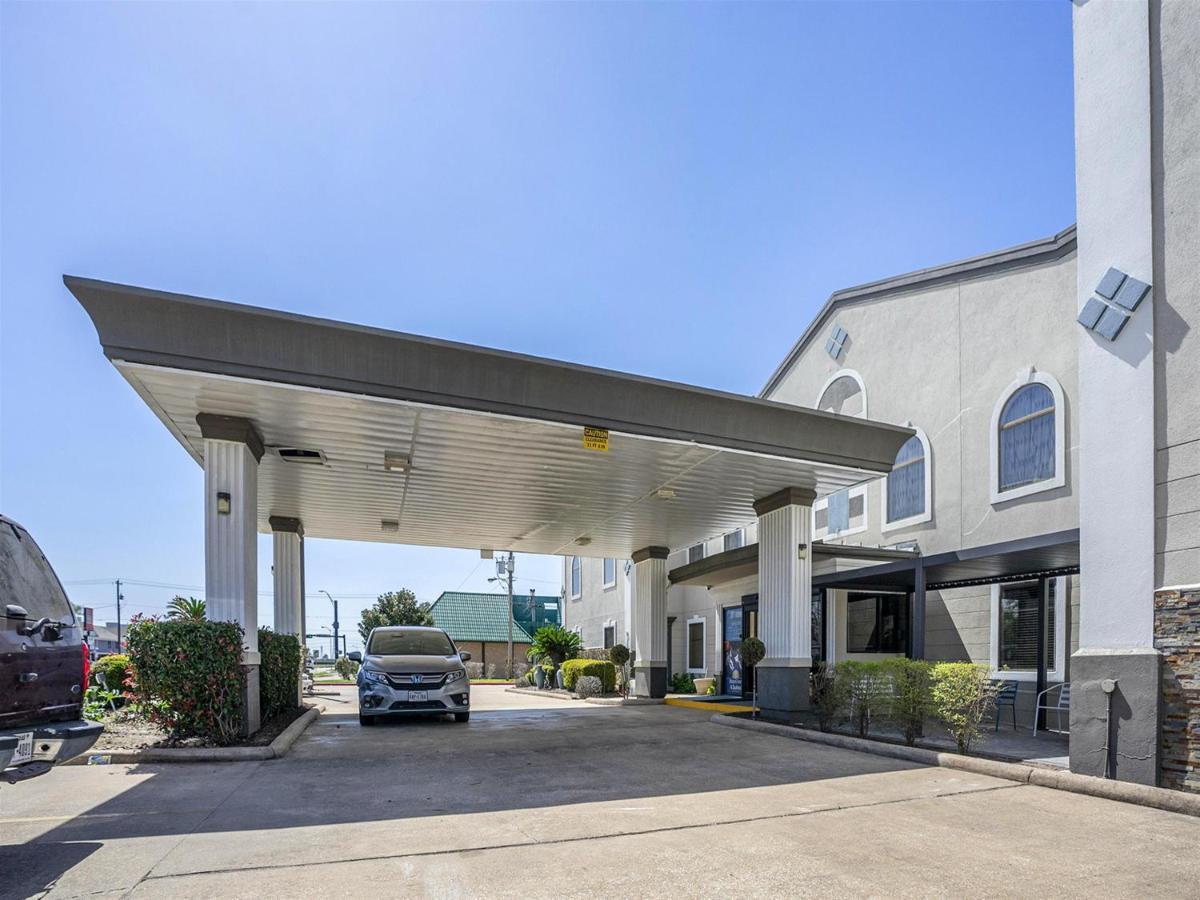 Days Inn & Suites By Wyndham Webster Nasa-Clearlake-Houston Esterno foto