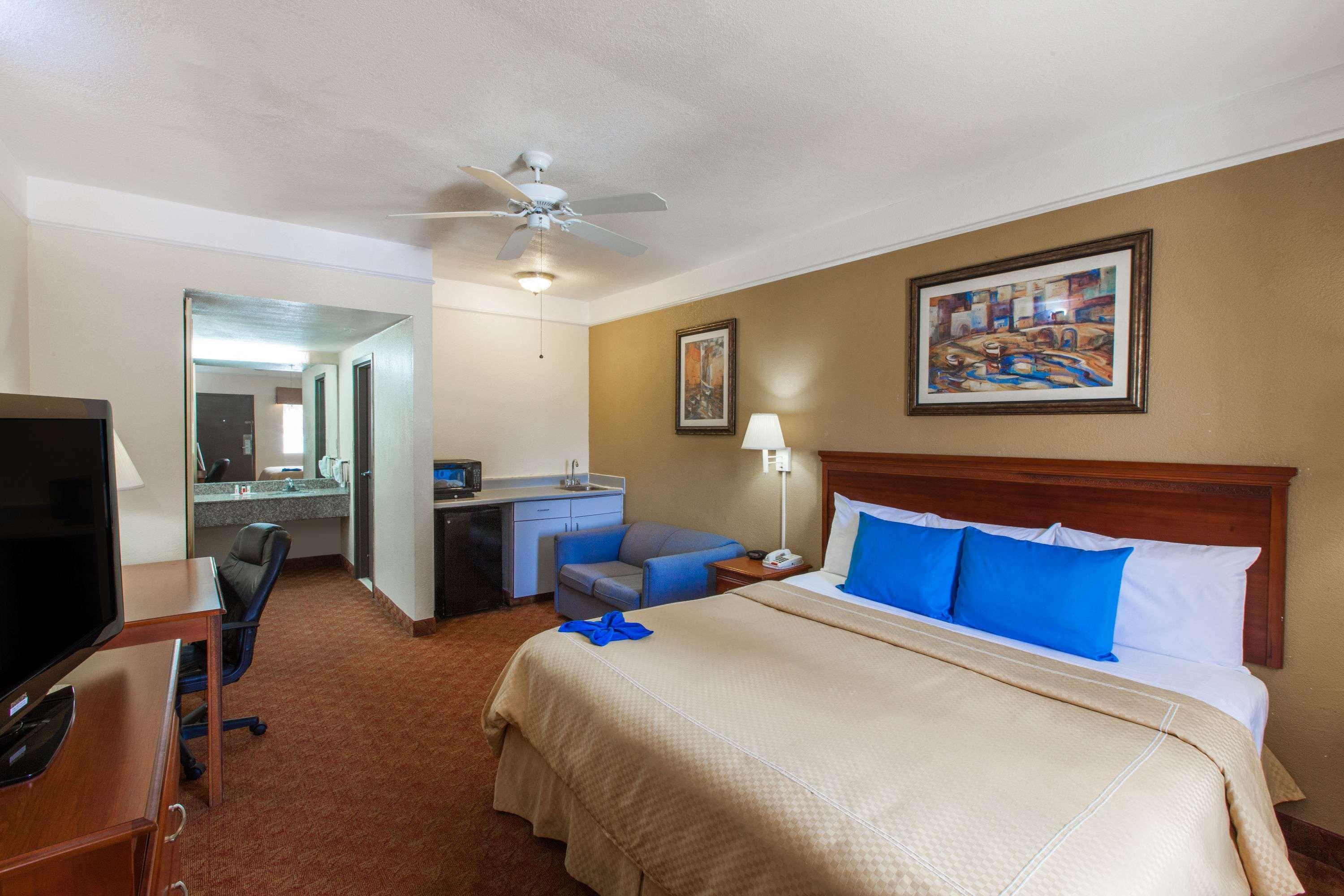Days Inn & Suites By Wyndham Webster Nasa-Clearlake-Houston Esterno foto