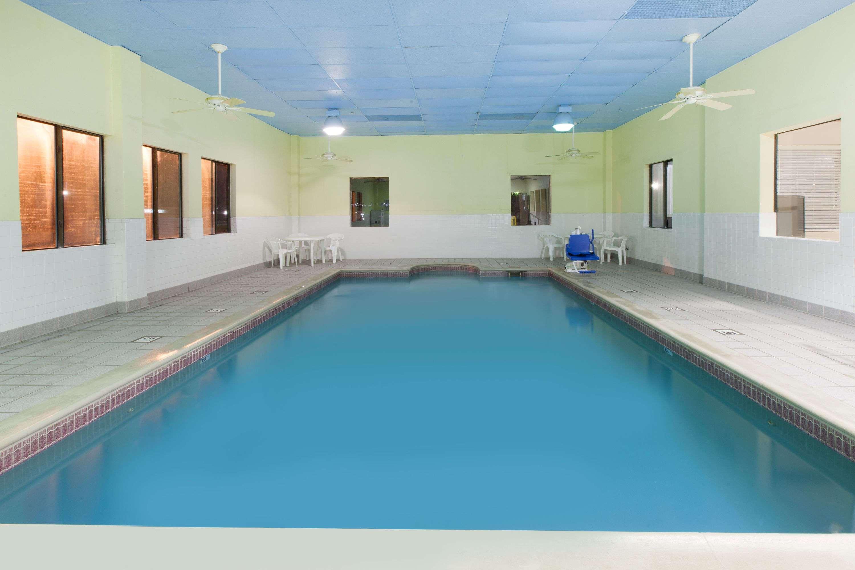 Days Inn & Suites By Wyndham Webster Nasa-Clearlake-Houston Esterno foto