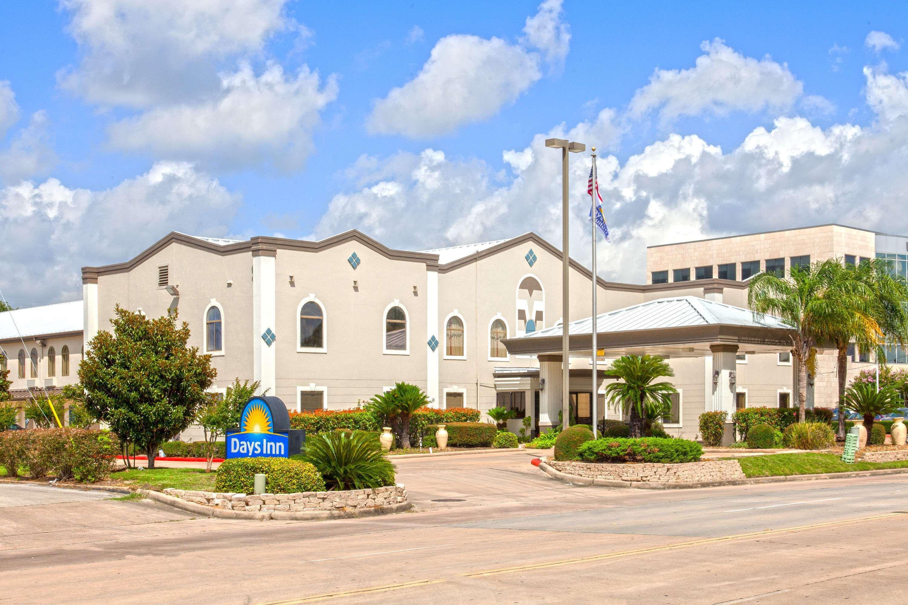 Days Inn & Suites By Wyndham Webster Nasa-Clearlake-Houston Esterno foto