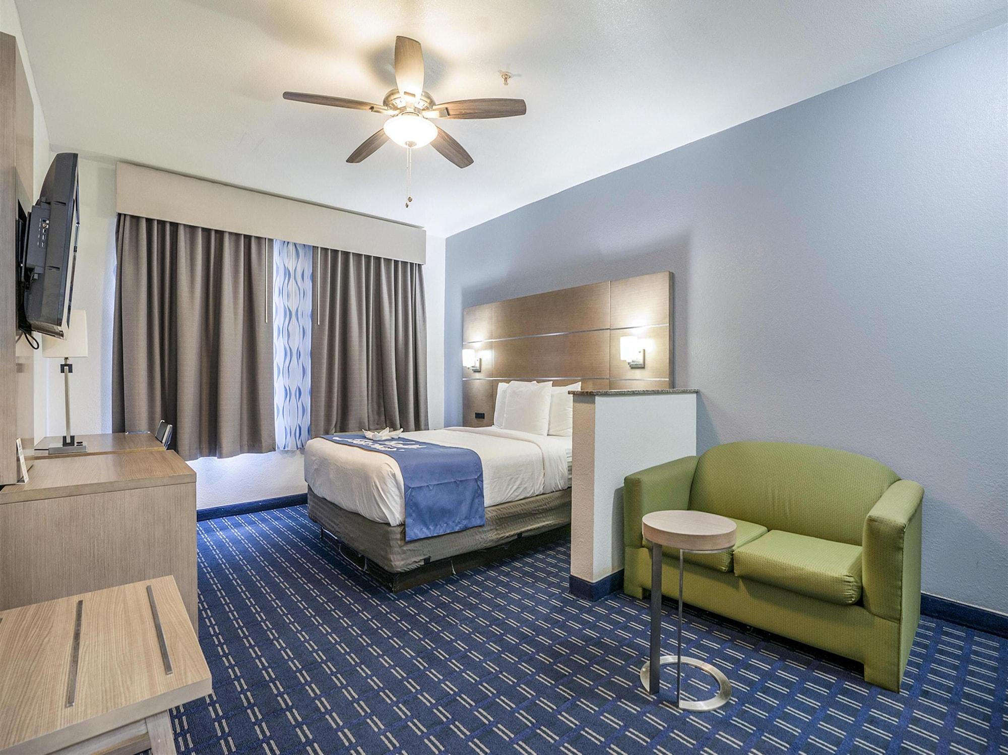 Days Inn & Suites By Wyndham Webster Nasa-Clearlake-Houston Esterno foto