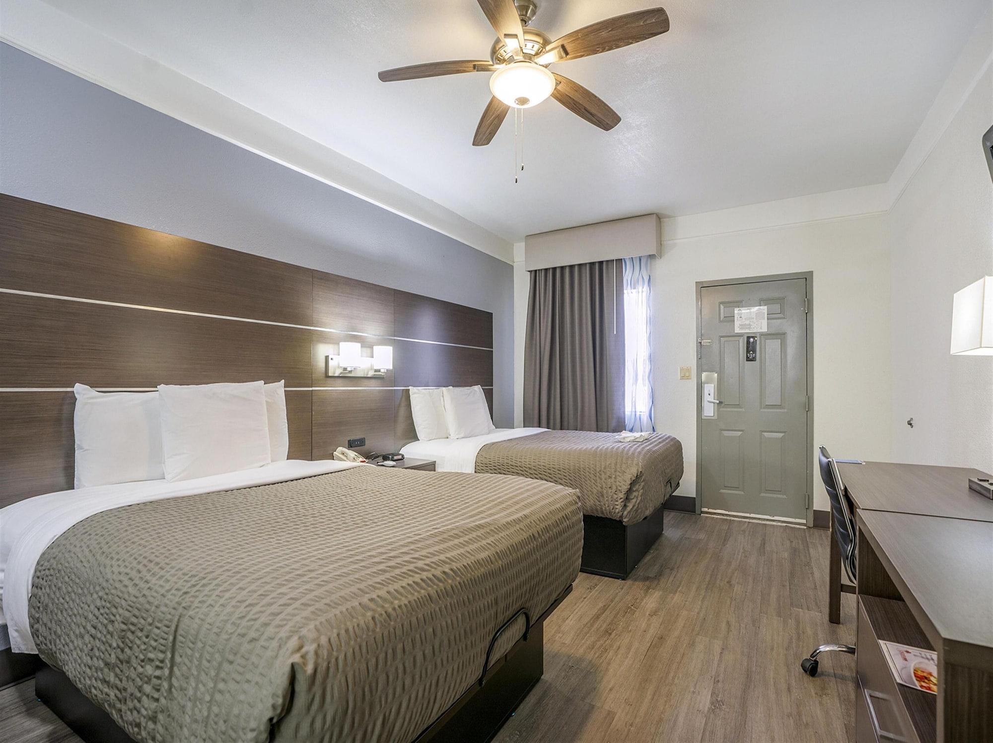 Days Inn & Suites By Wyndham Webster Nasa-Clearlake-Houston Esterno foto