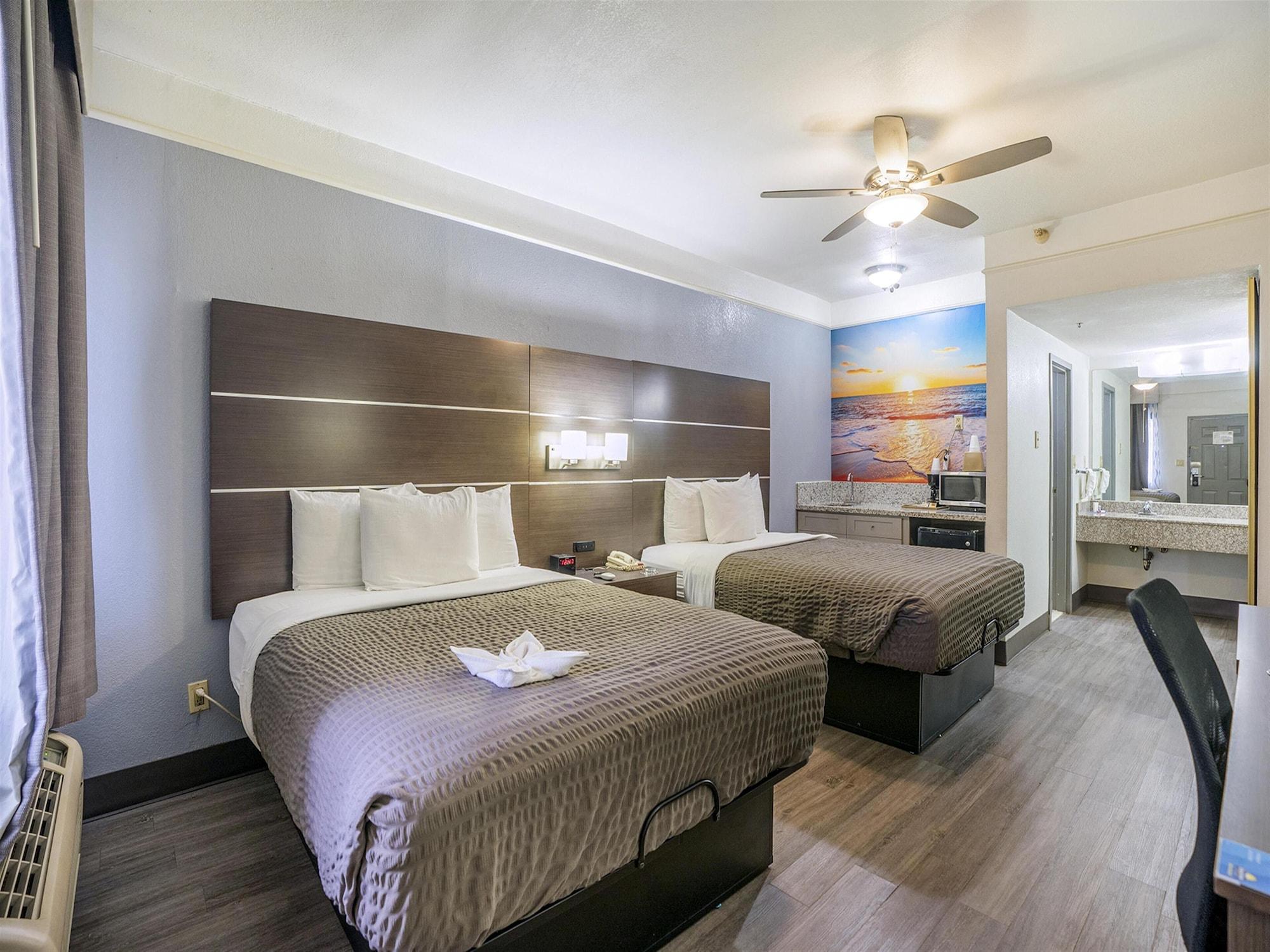 Days Inn & Suites By Wyndham Webster Nasa-Clearlake-Houston Esterno foto