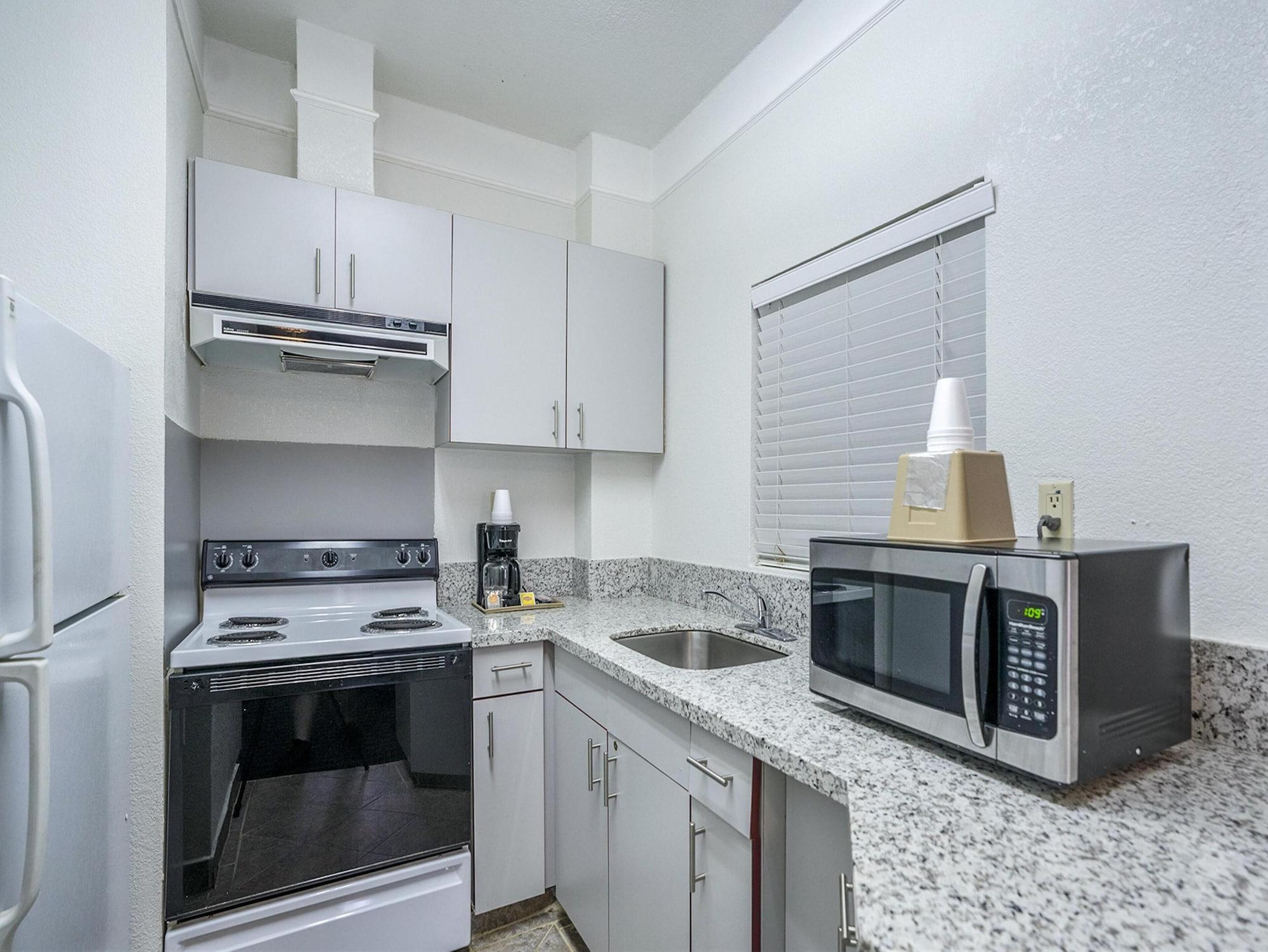 Days Inn & Suites By Wyndham Webster Nasa-Clearlake-Houston Esterno foto