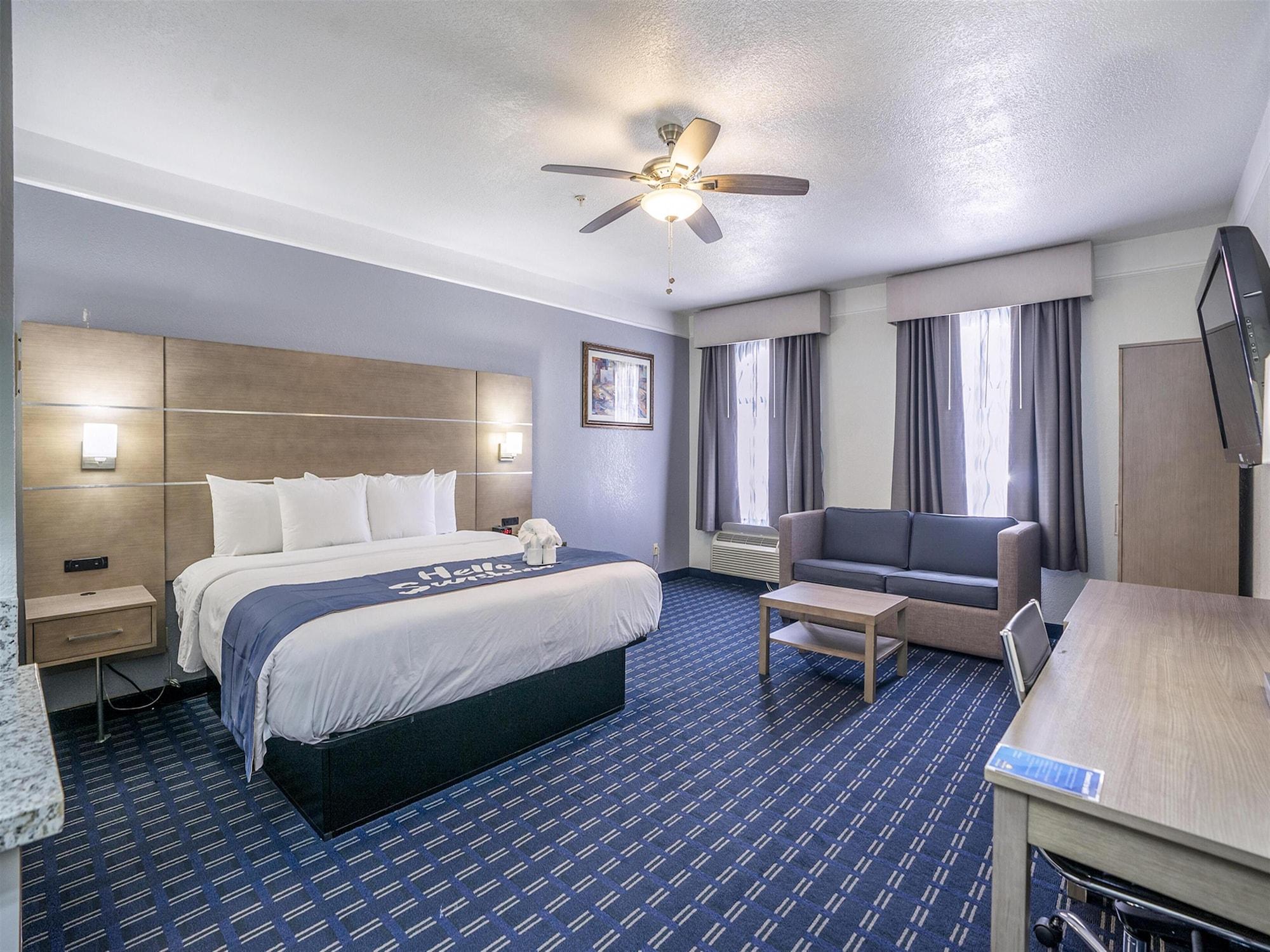 Days Inn & Suites By Wyndham Webster Nasa-Clearlake-Houston Esterno foto