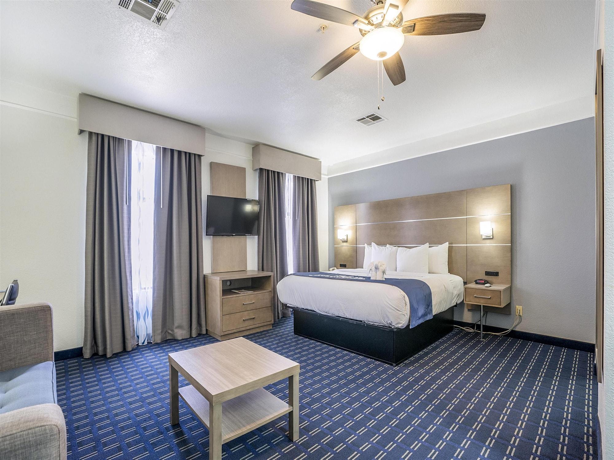 Days Inn & Suites By Wyndham Webster Nasa-Clearlake-Houston Esterno foto