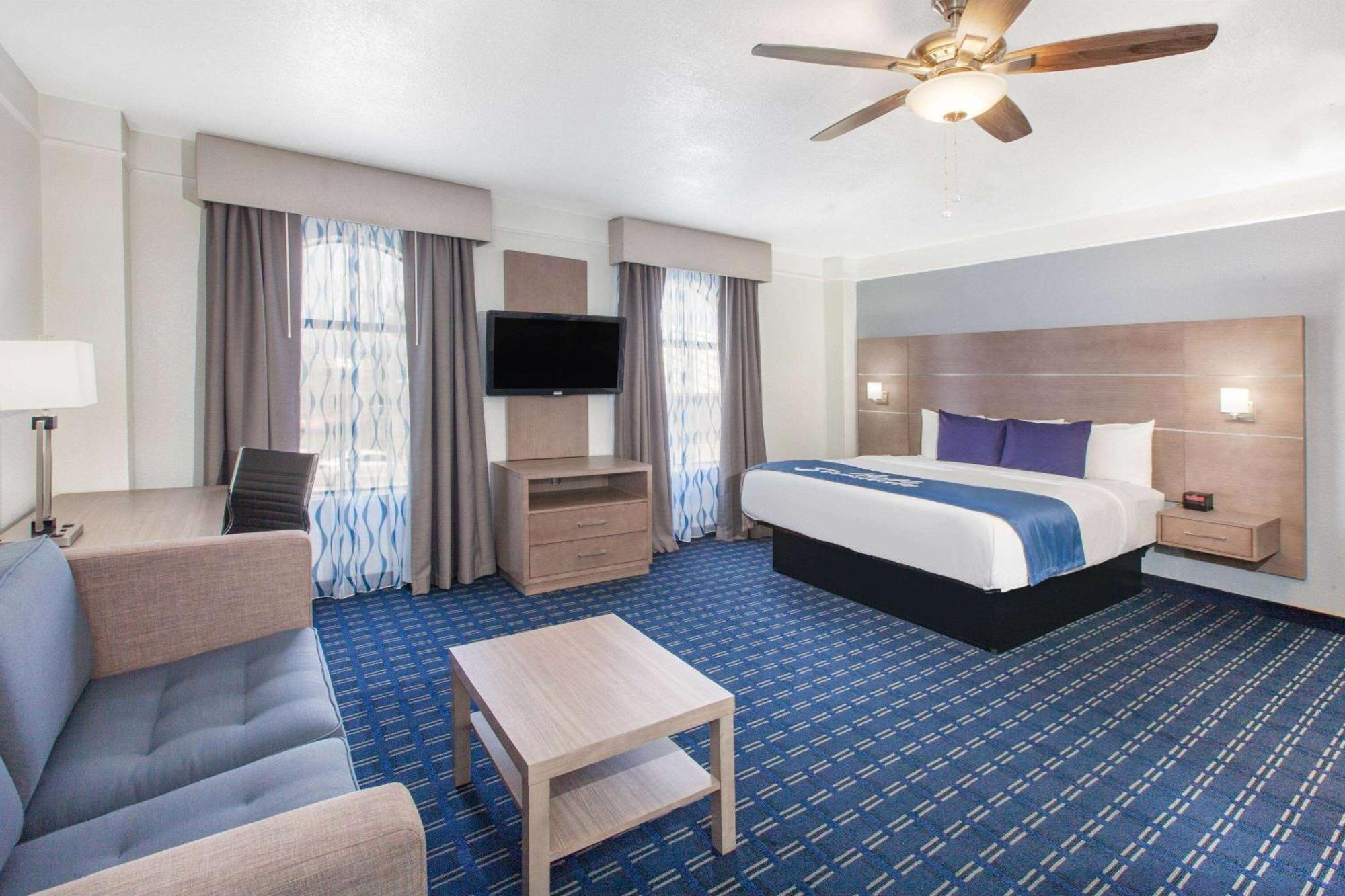 Days Inn & Suites By Wyndham Webster Nasa-Clearlake-Houston Esterno foto
