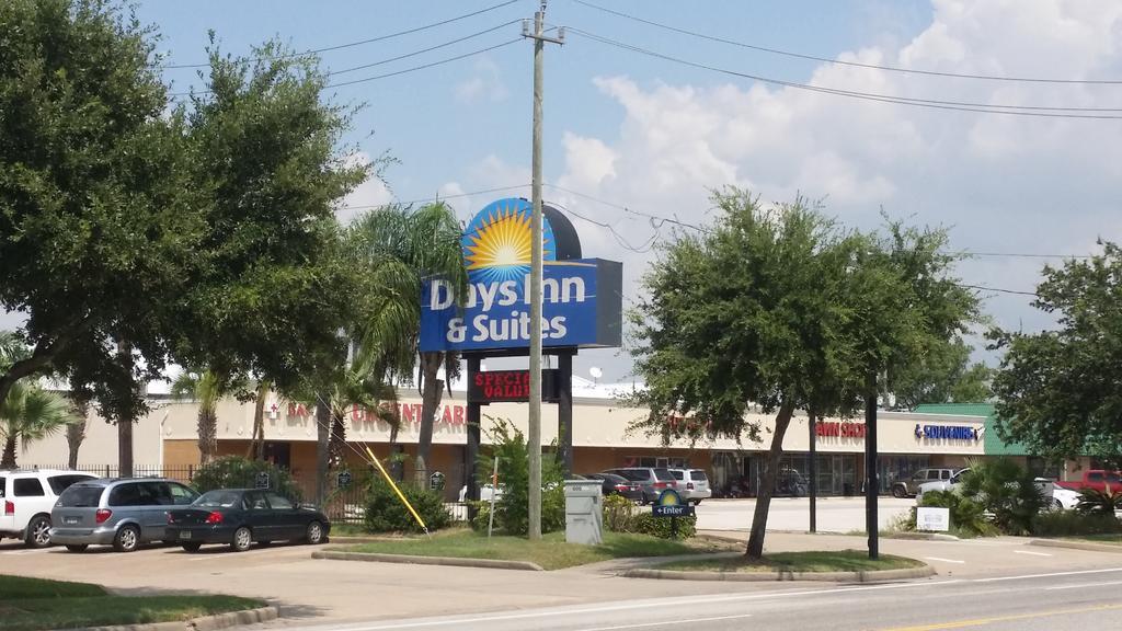 Days Inn & Suites By Wyndham Webster Nasa-Clearlake-Houston Esterno foto