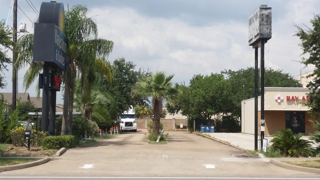 Days Inn & Suites By Wyndham Webster Nasa-Clearlake-Houston Esterno foto