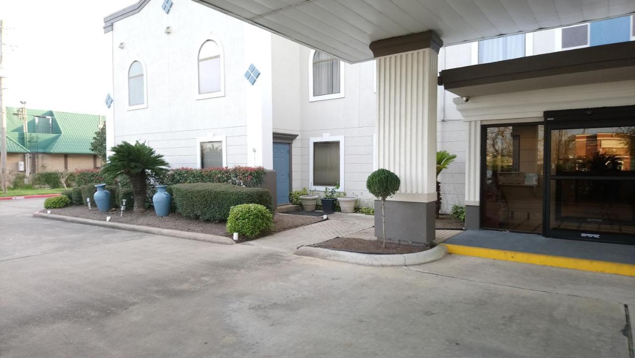 Days Inn & Suites By Wyndham Webster Nasa-Clearlake-Houston Esterno foto